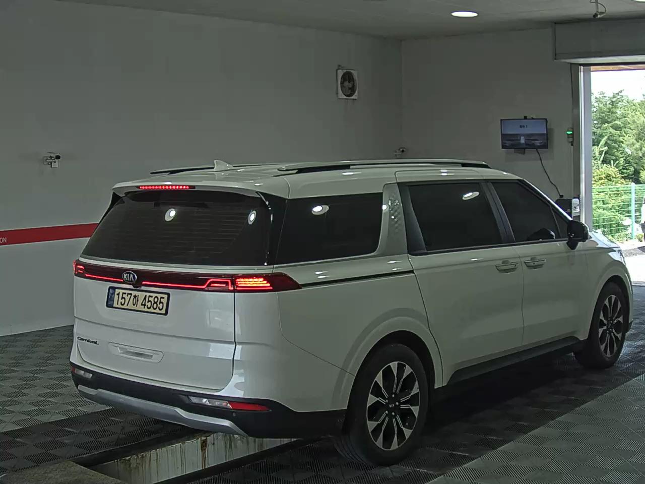 2021 - kia carnival