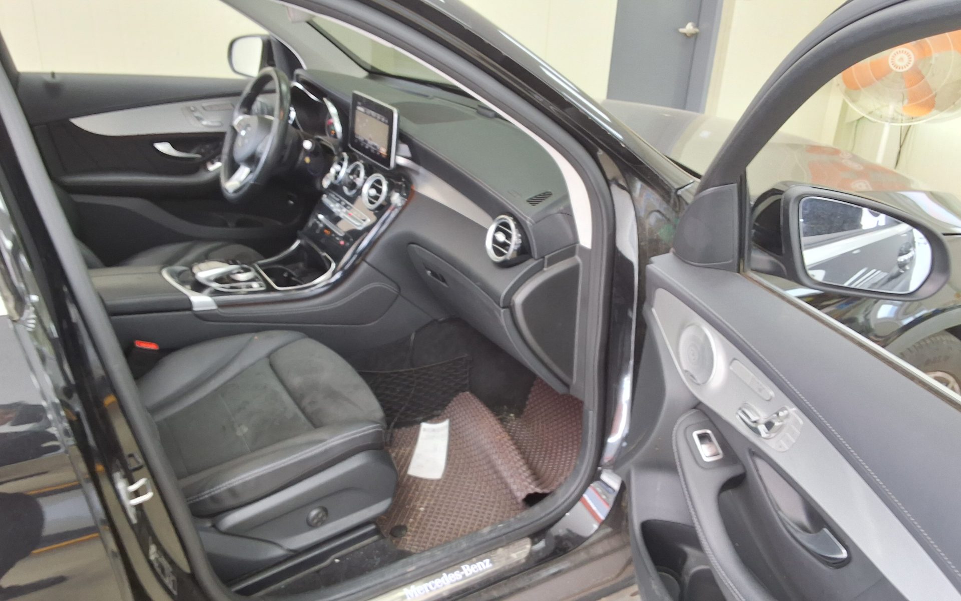 2019 - mercedes-benz glc 300