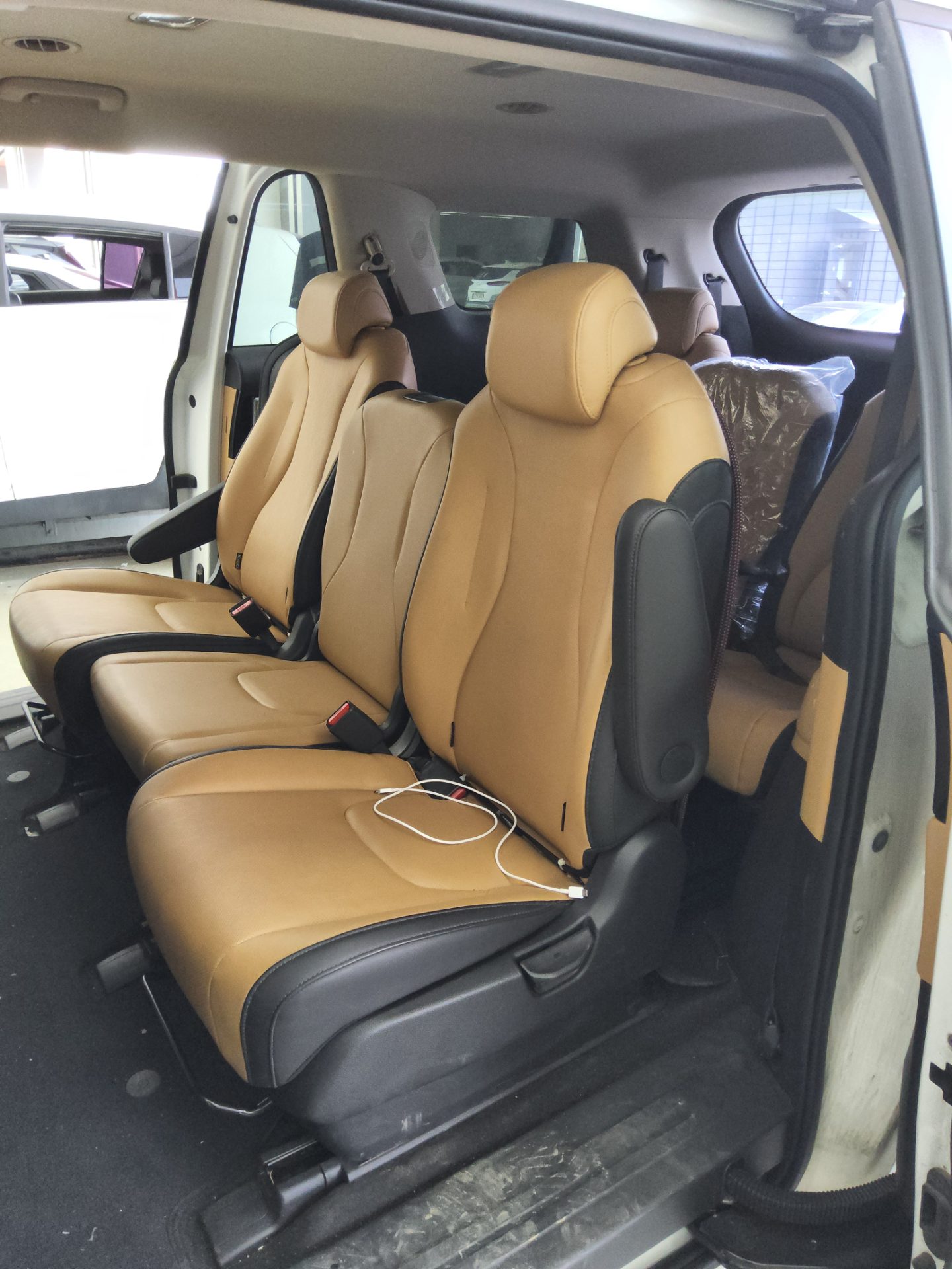 2023 - kia carnival
