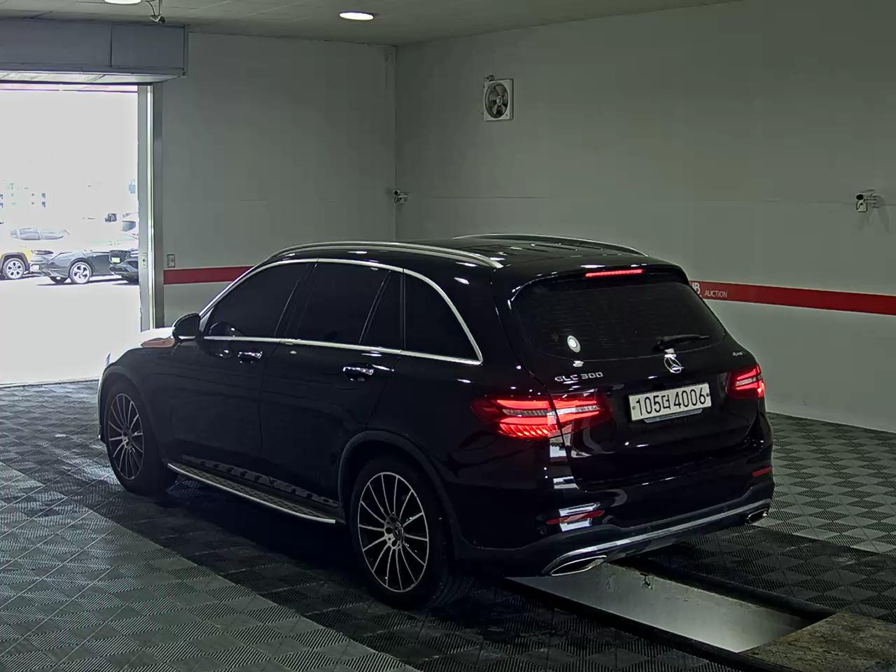2019 - mercedes-benz glc 300
