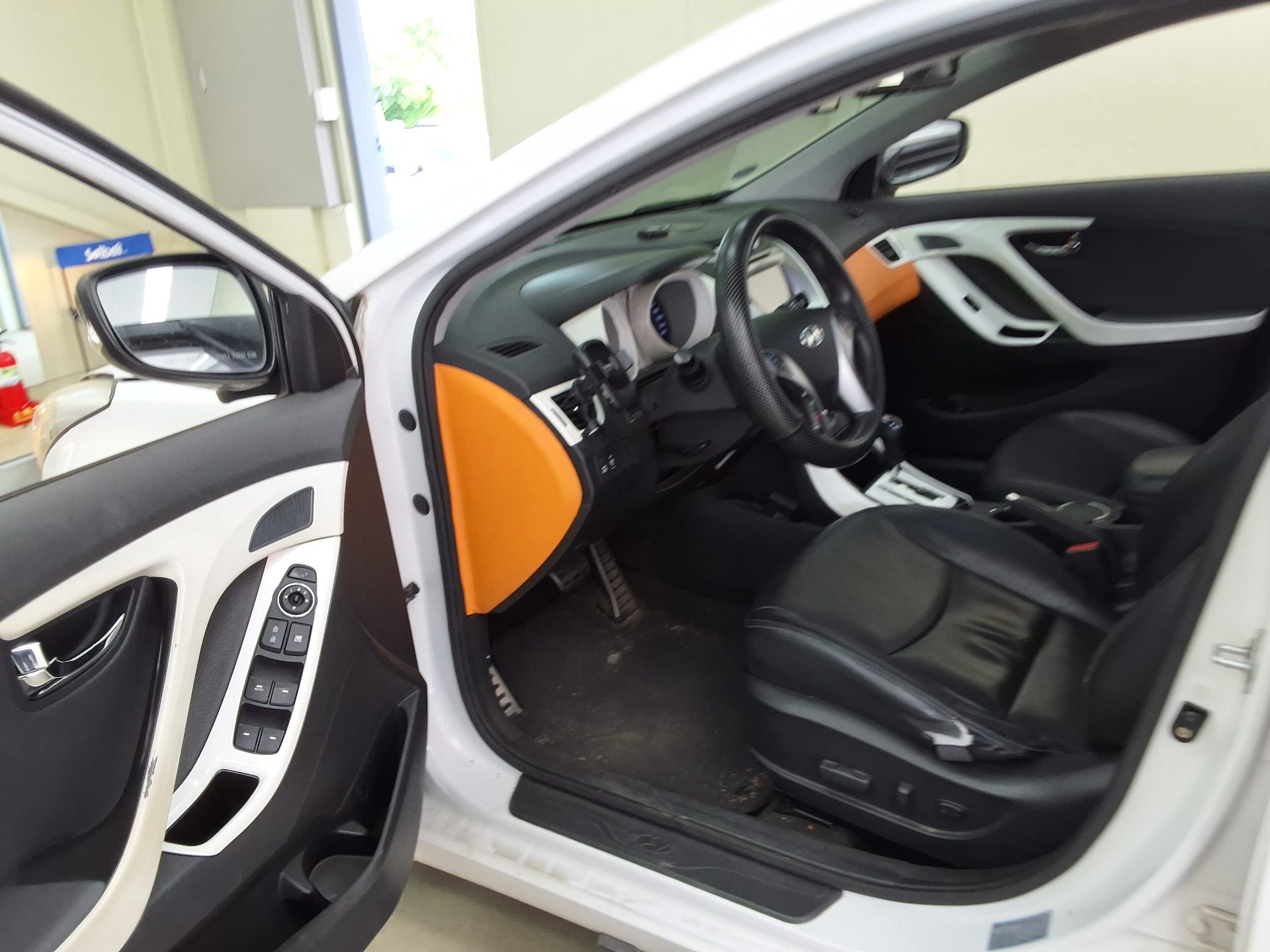 2012 - hyundai avante