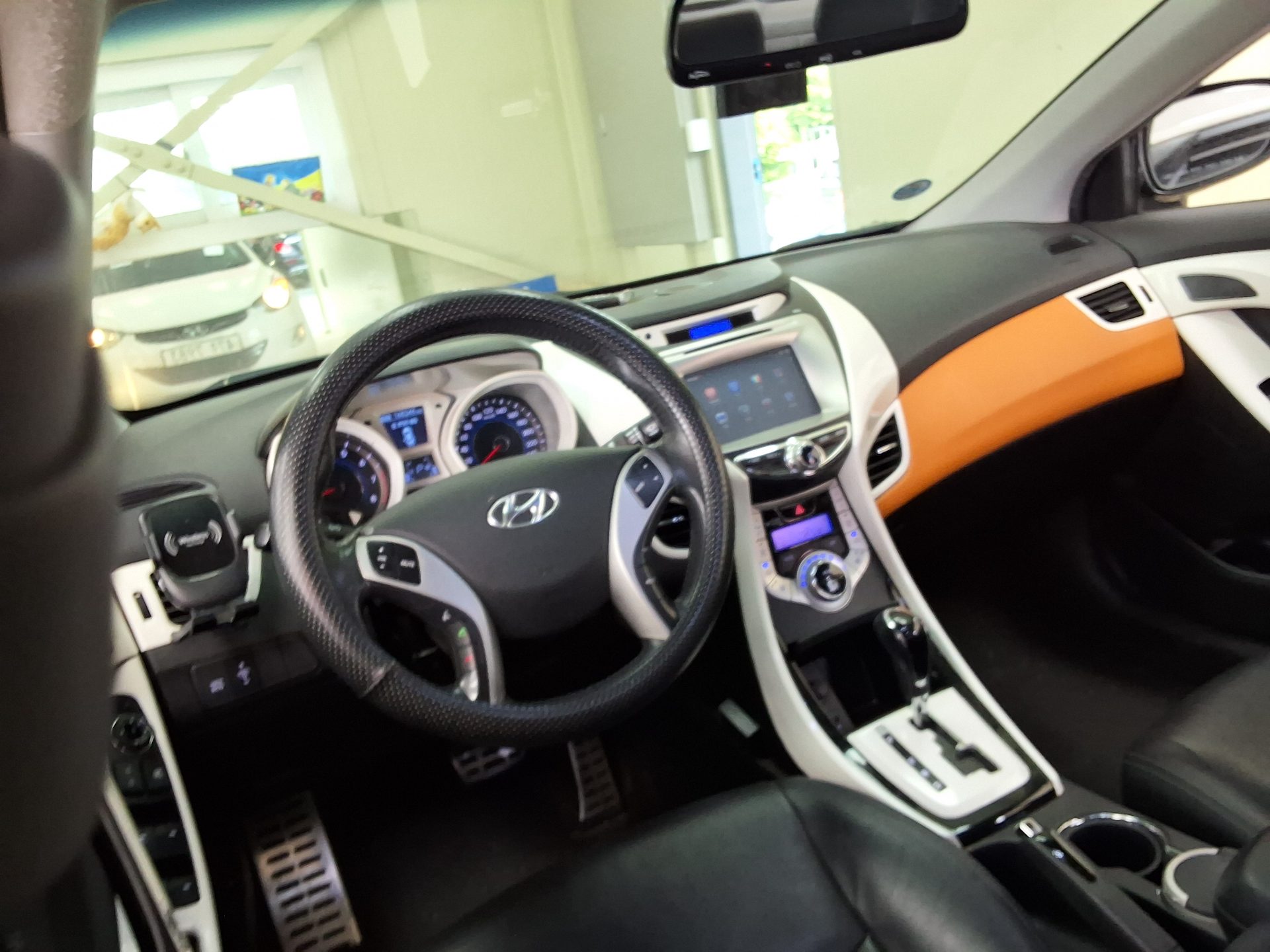 2012 - hyundai avante