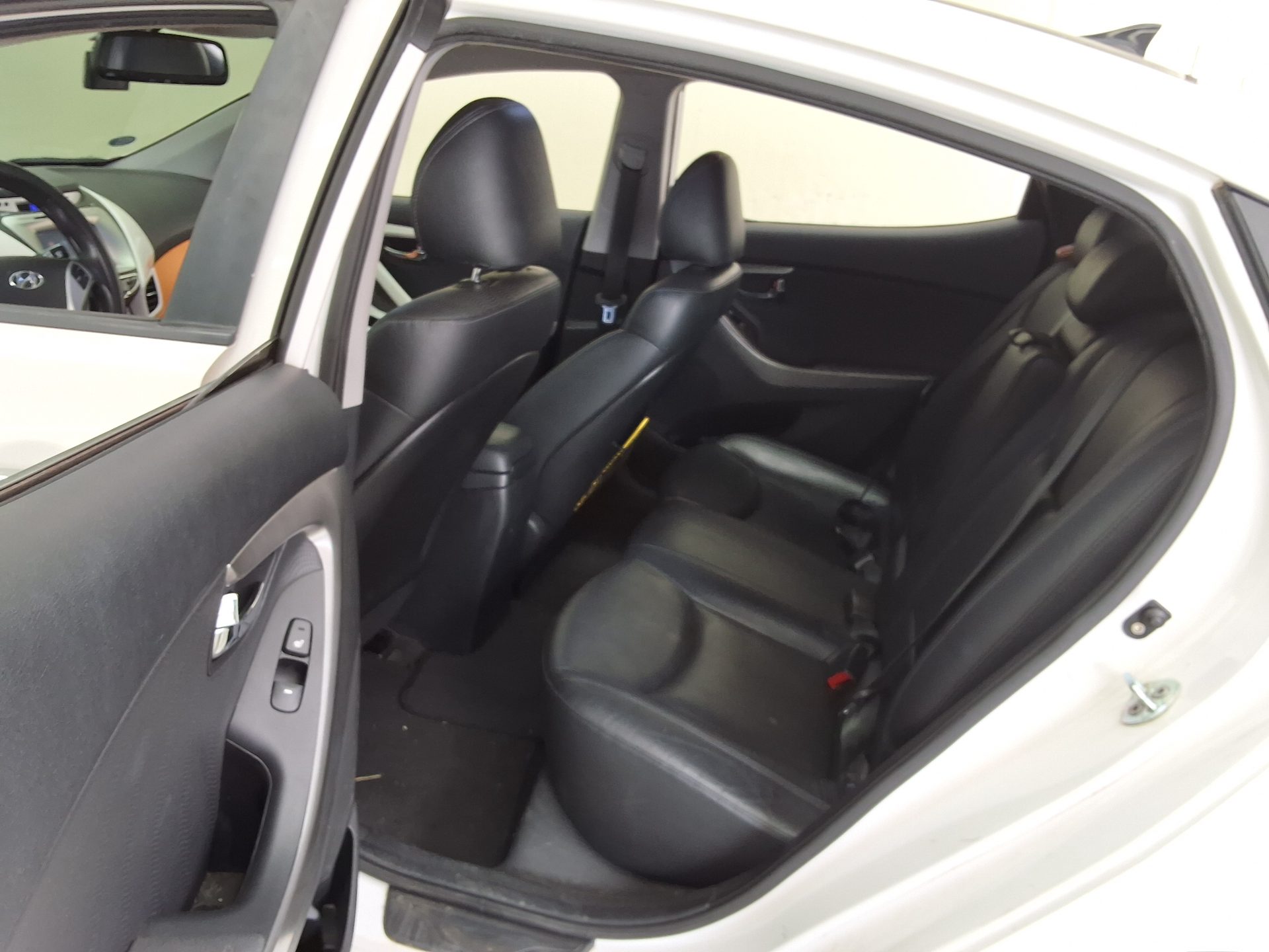 2012 - hyundai avante