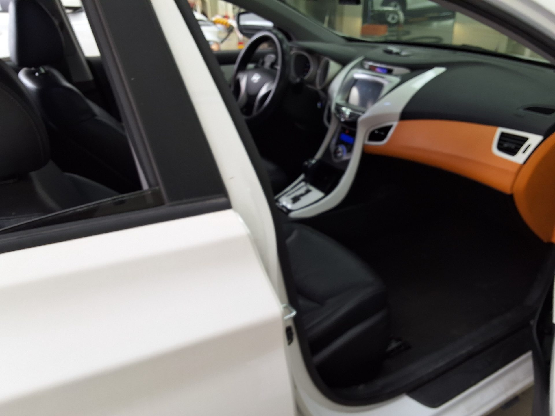 2012 - hyundai avante