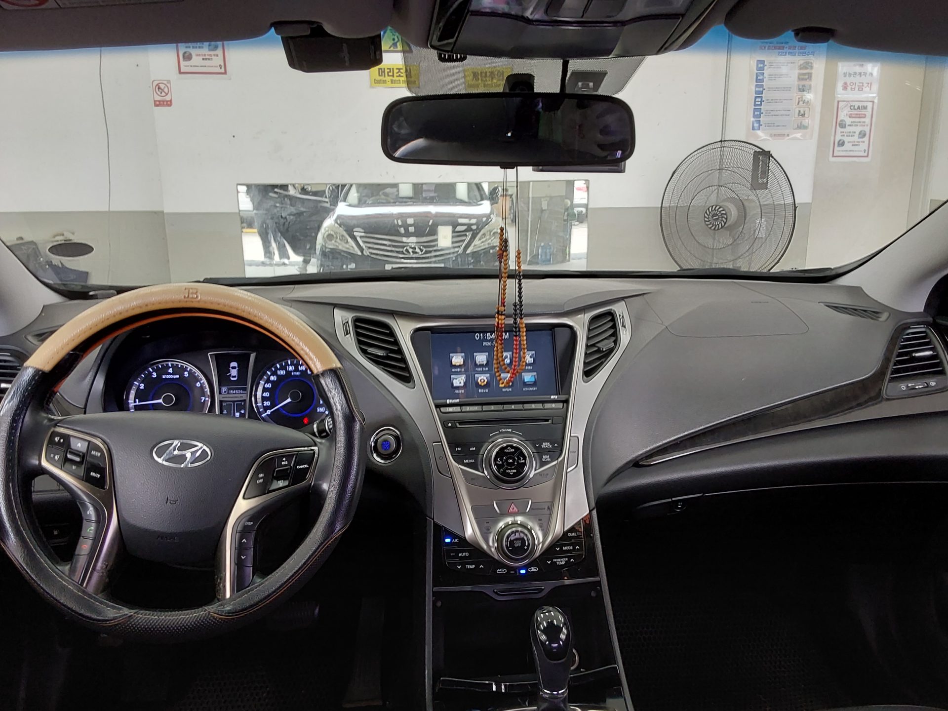 2011 - hyundai grandeur