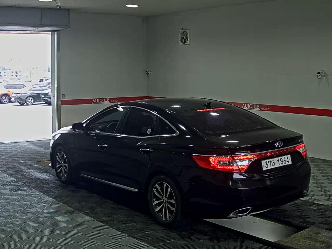 2011 - hyundai grandeur