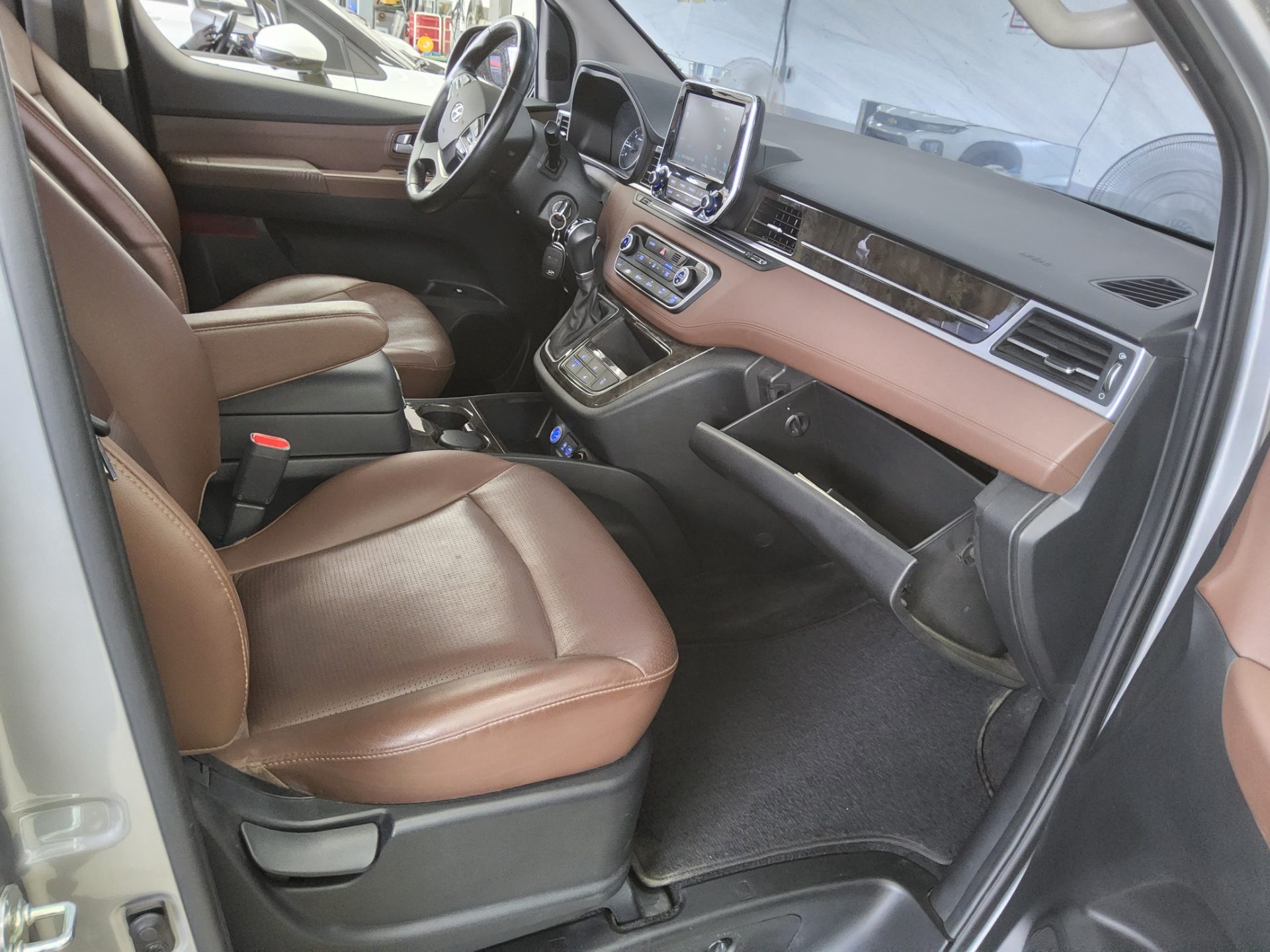 2019 - hyundai grand starex