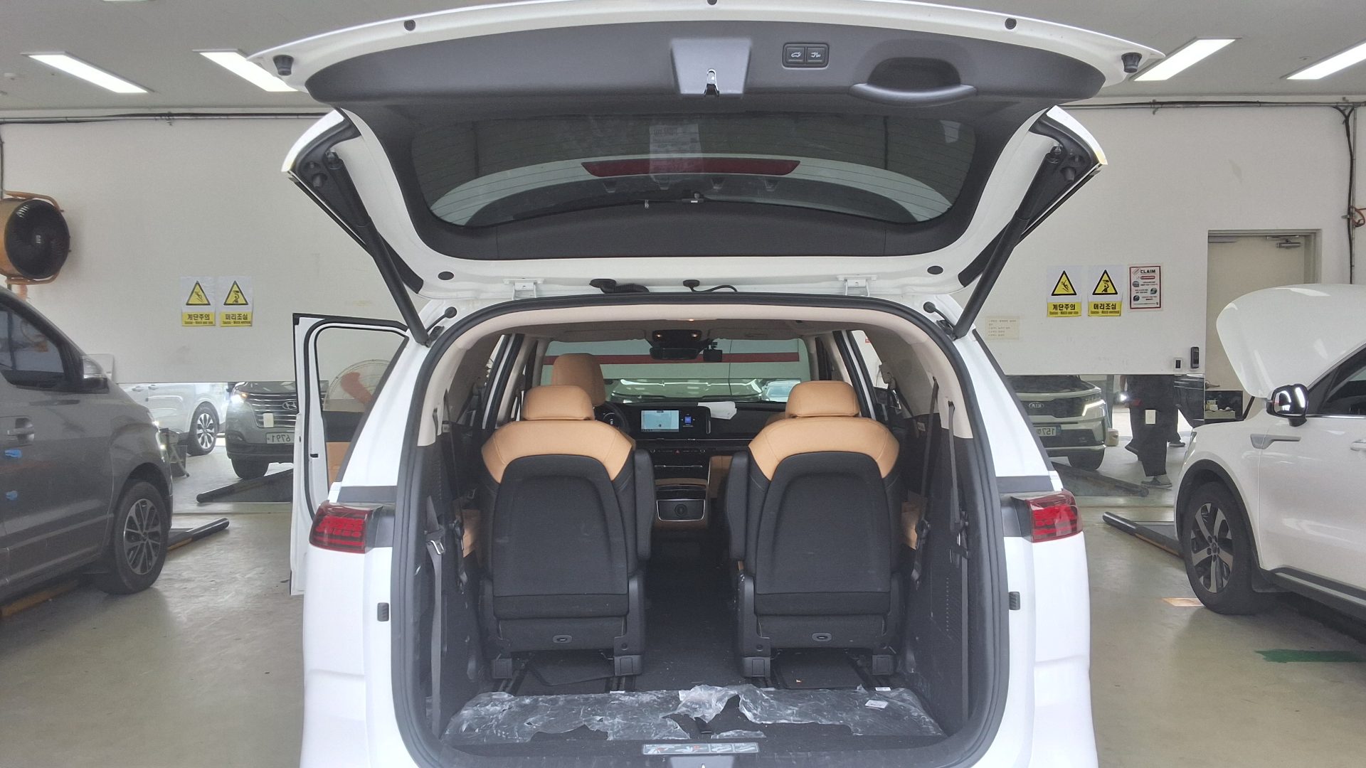 2023 - kia carnival