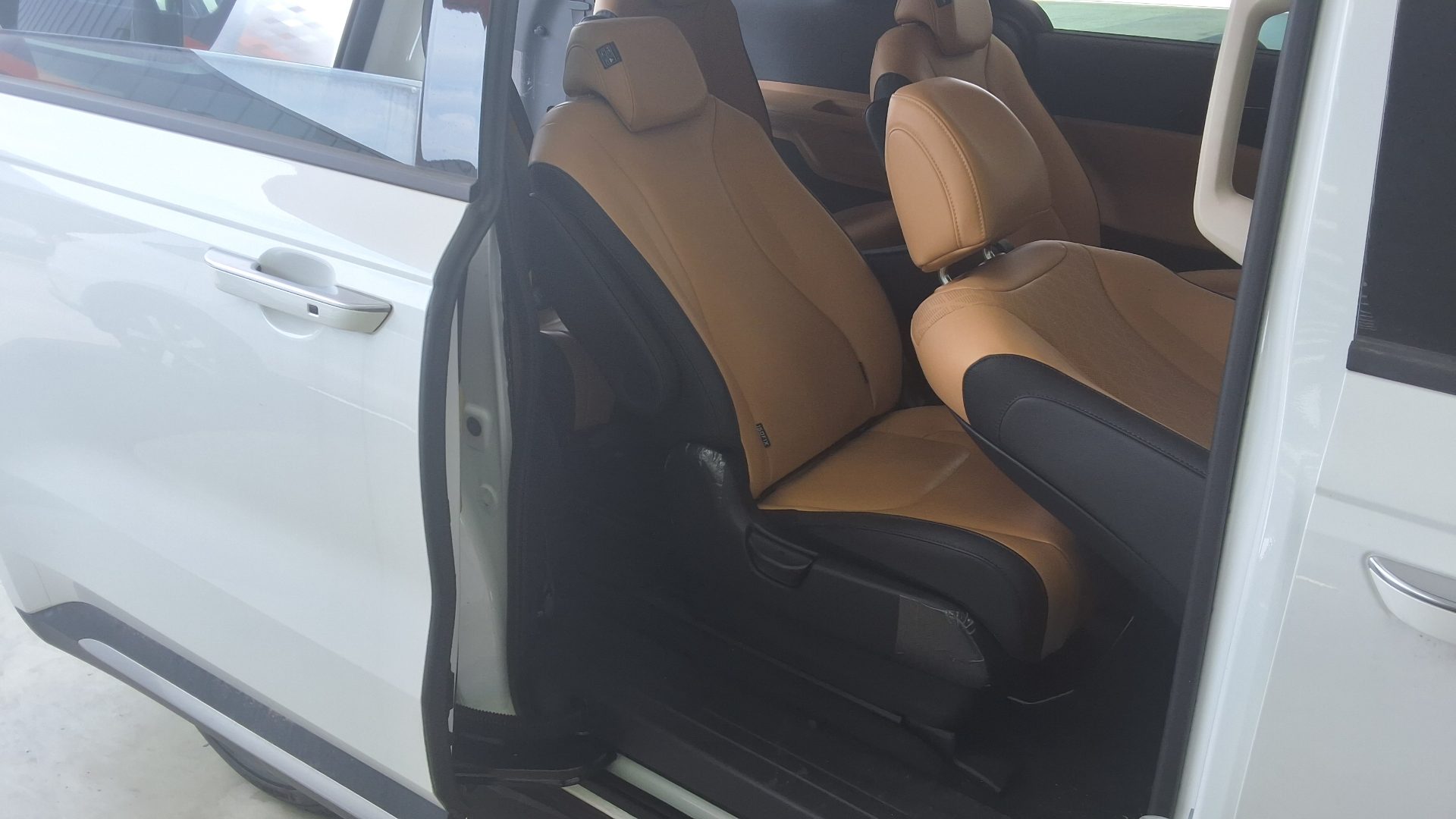 2023 - kia carnival