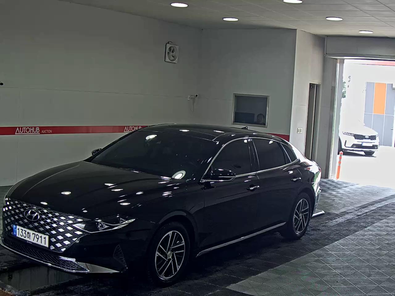 HYUNDAI GRANDEUR LPi RENTAL CAR
