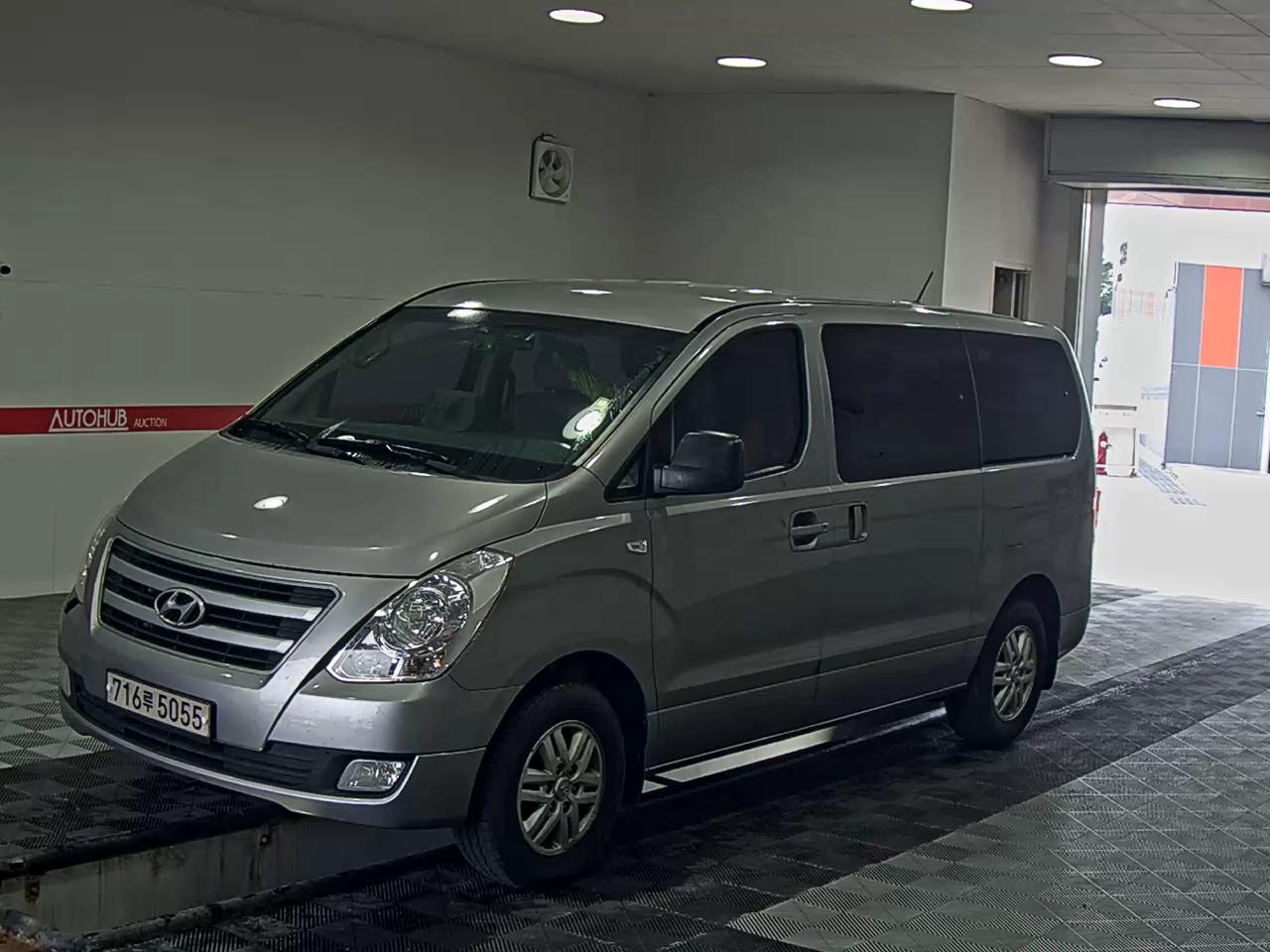 HYUNDAI GRAND STAREX