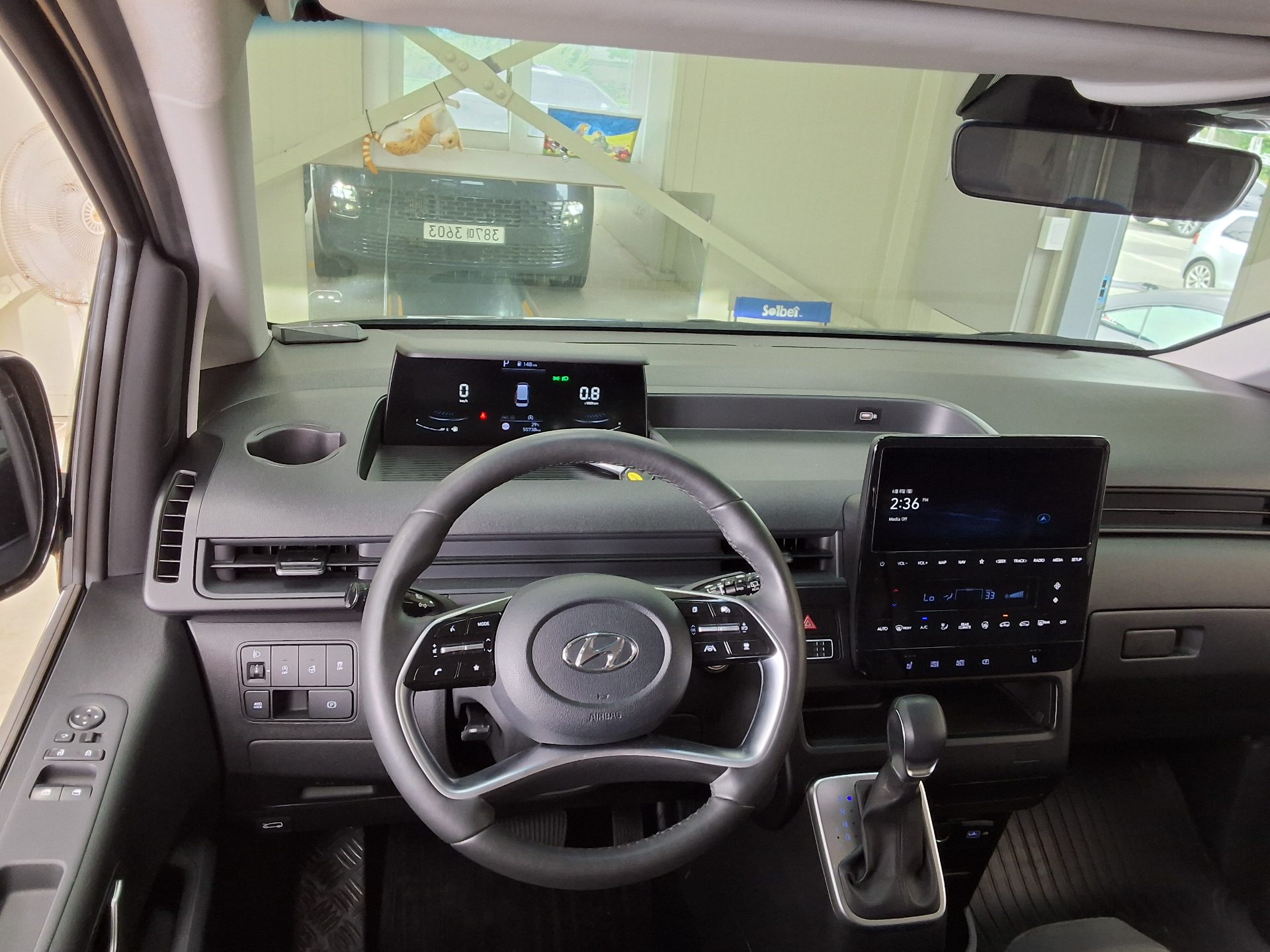 2023 - hyundai staria