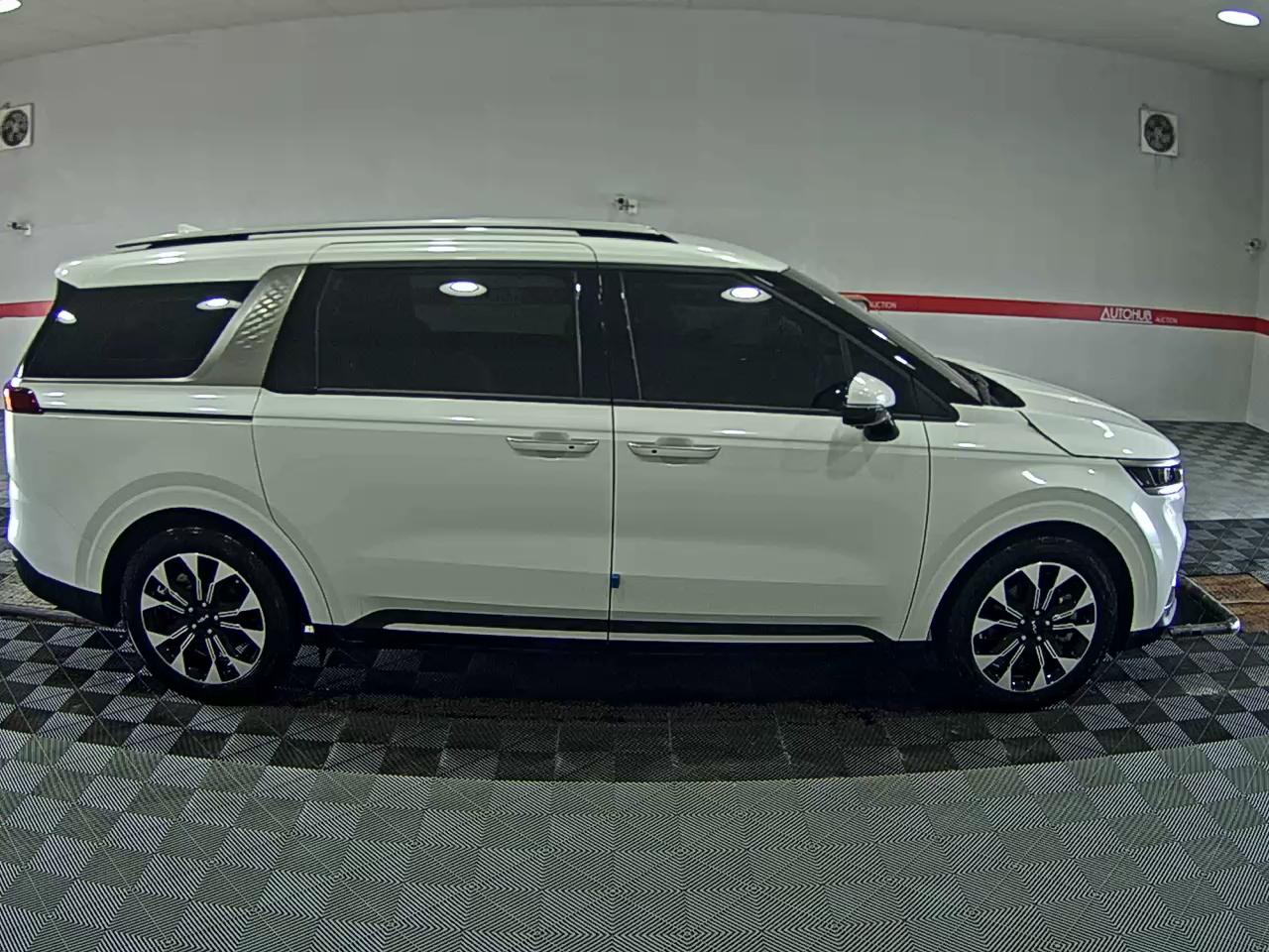 2023 - kia carnival