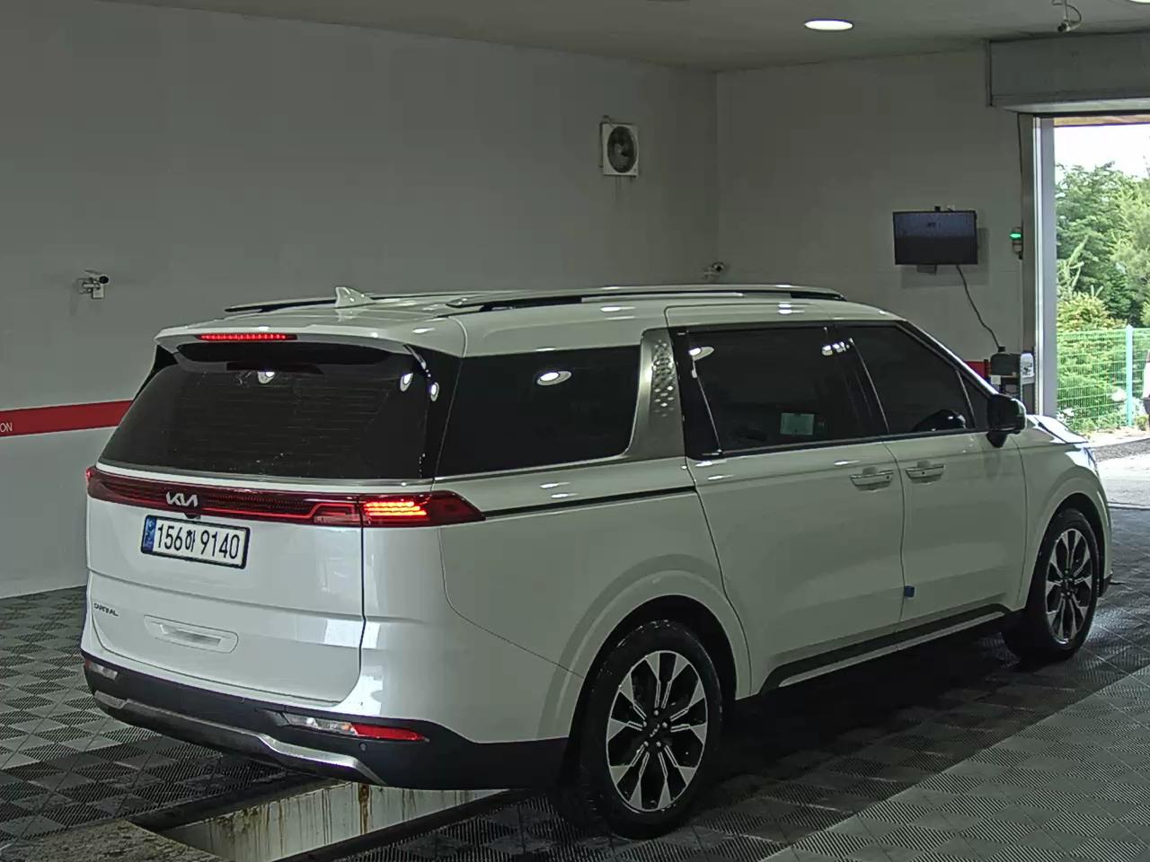 2023 - kia carnival