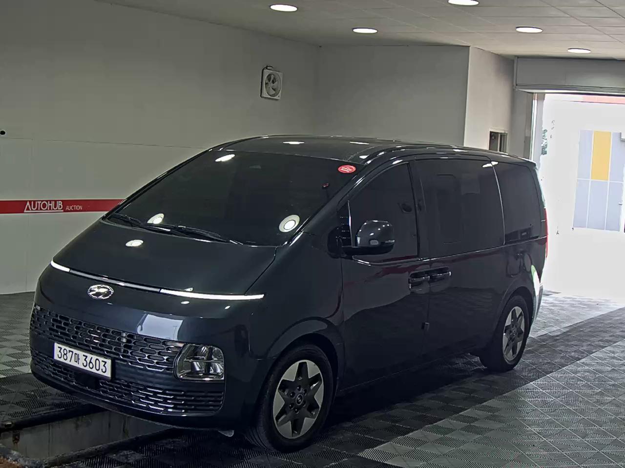 2023 - hyundai staria