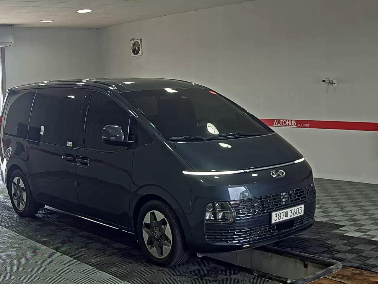 2023 - hyundai staria