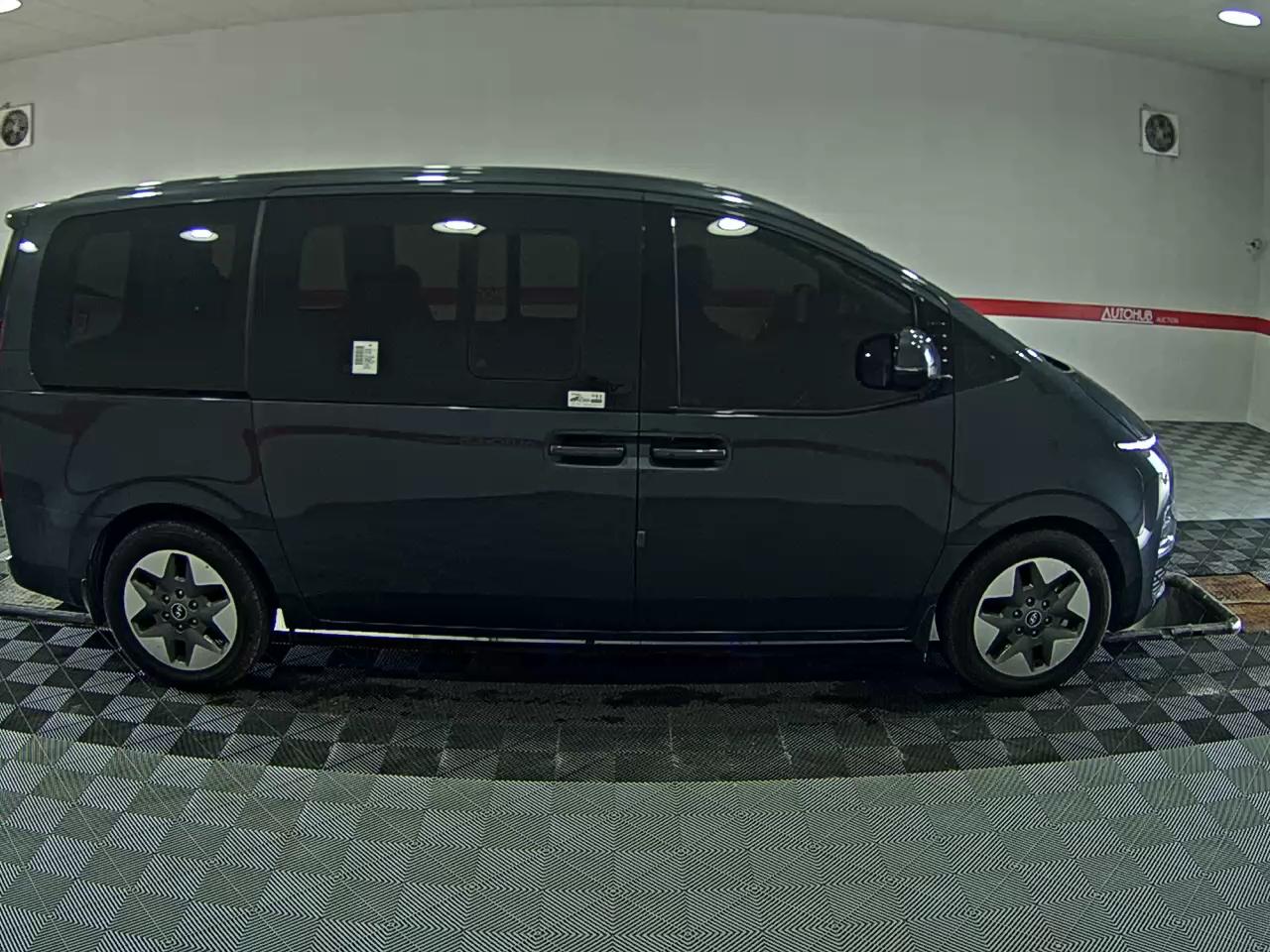 2023 - hyundai staria
