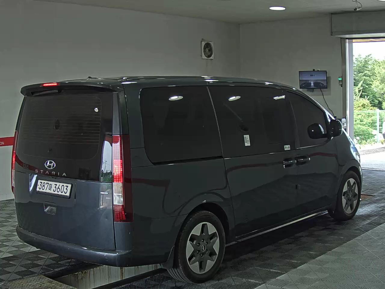 2023 - hyundai staria