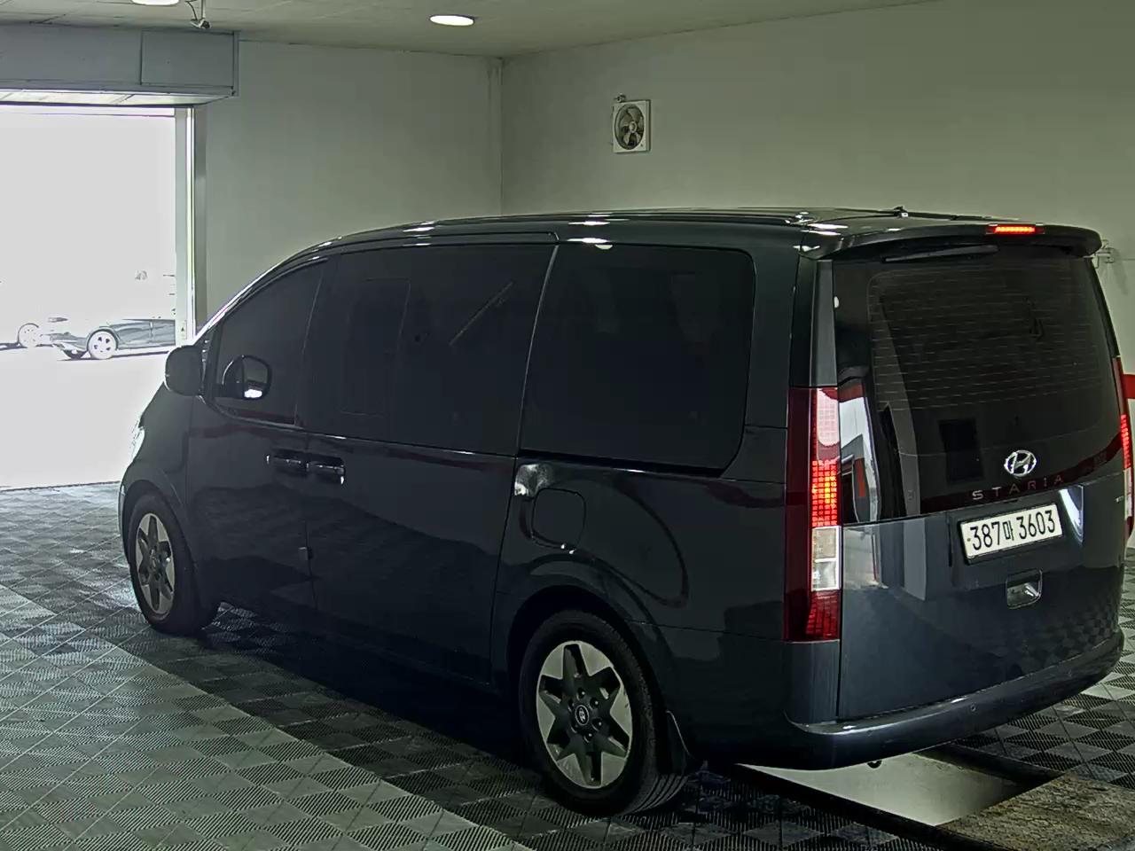 2023 - hyundai staria