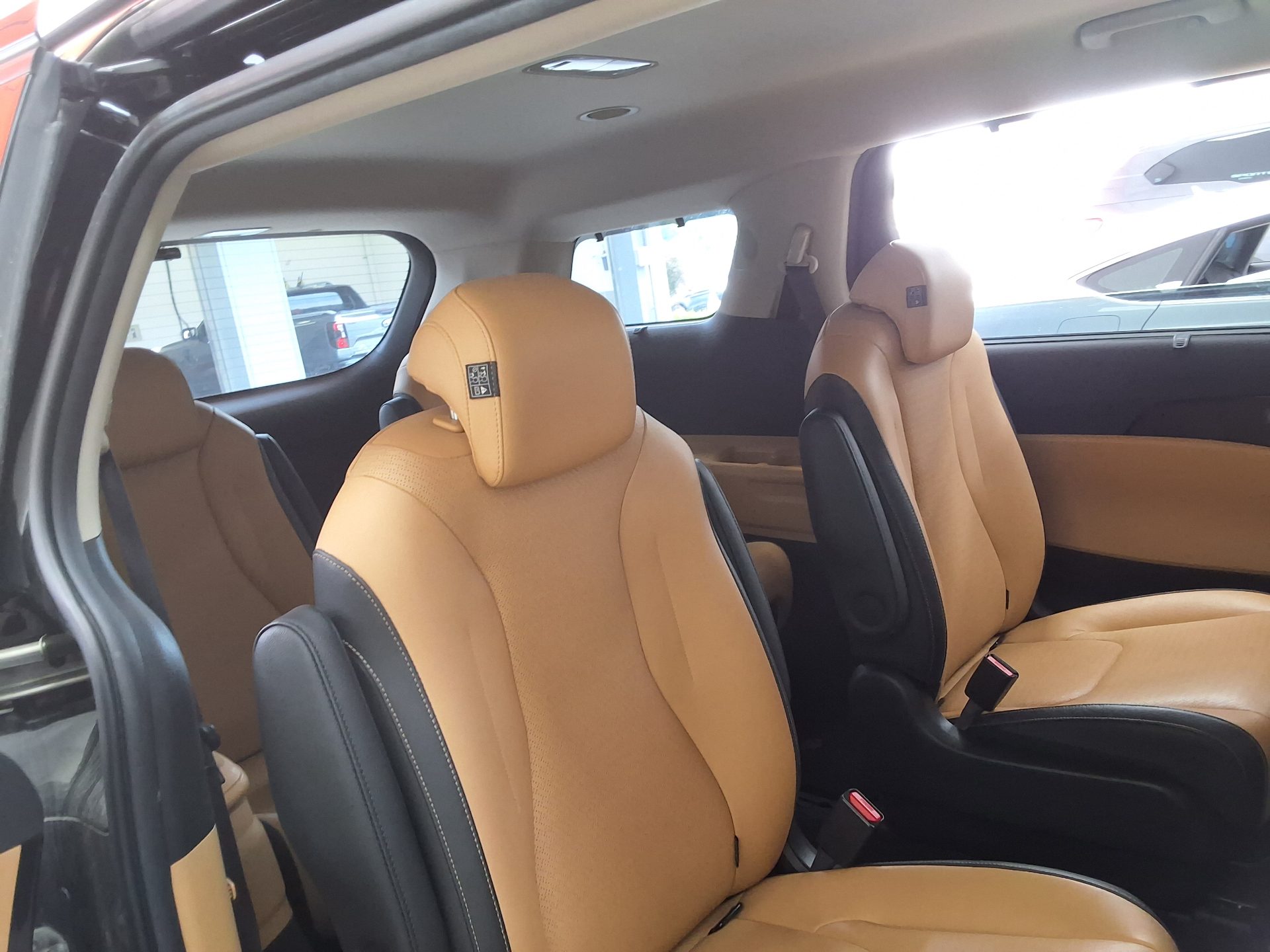 2021 - kia carnival
