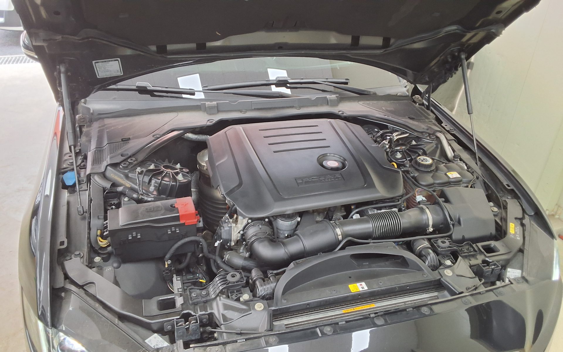 2016 - jaguar xe