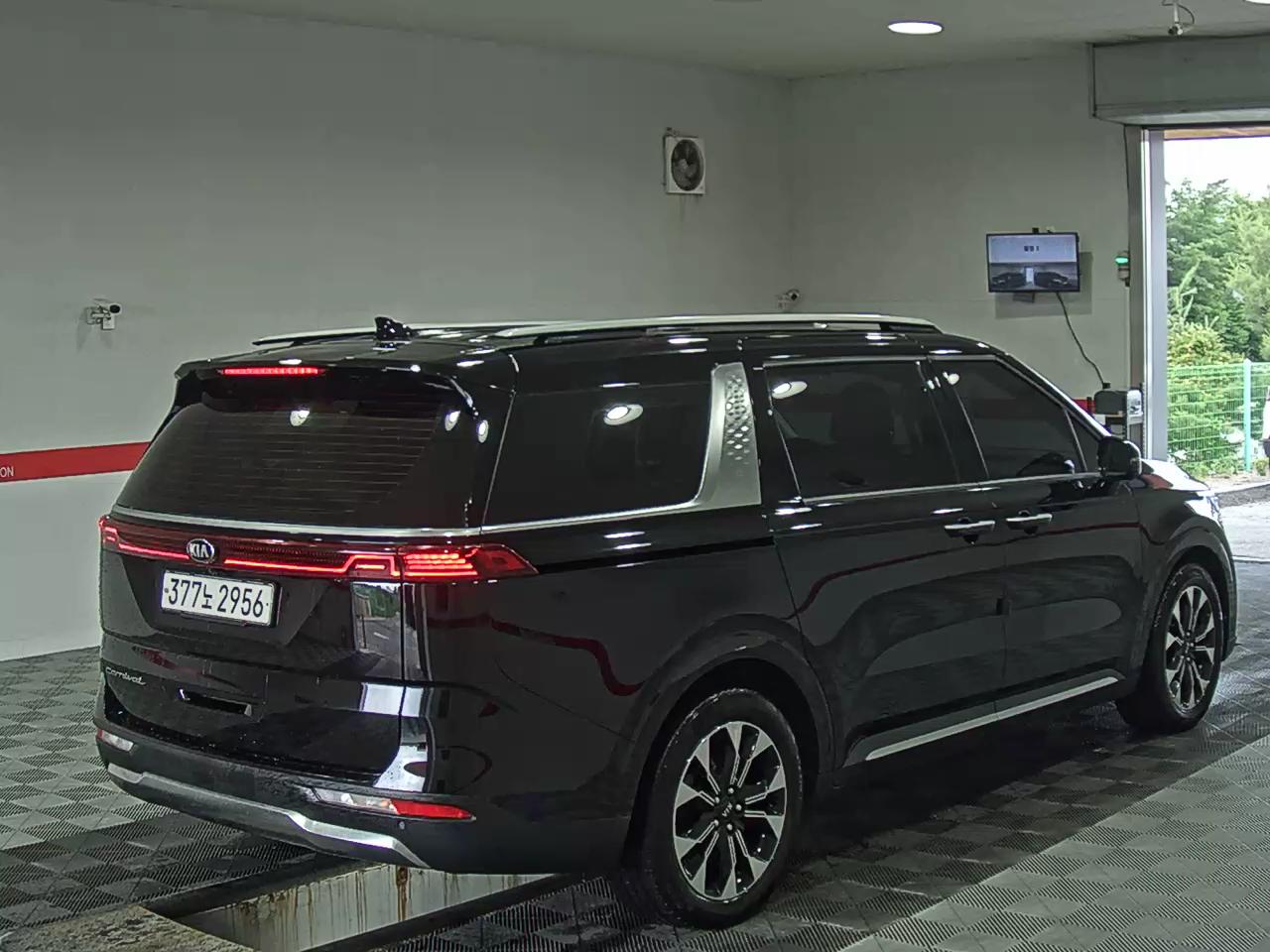 2021 - kia carnival