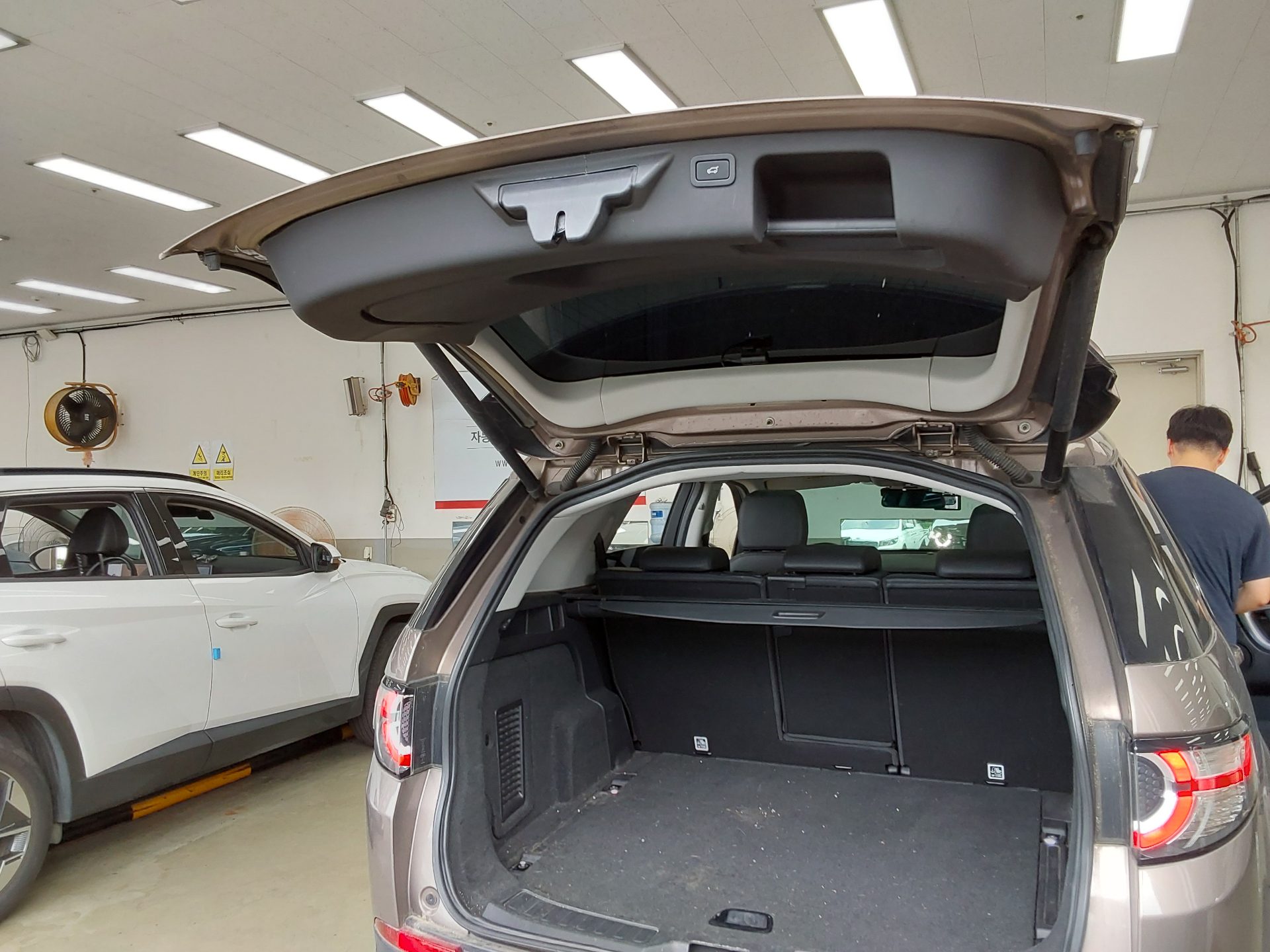 2016 - land rover discovery