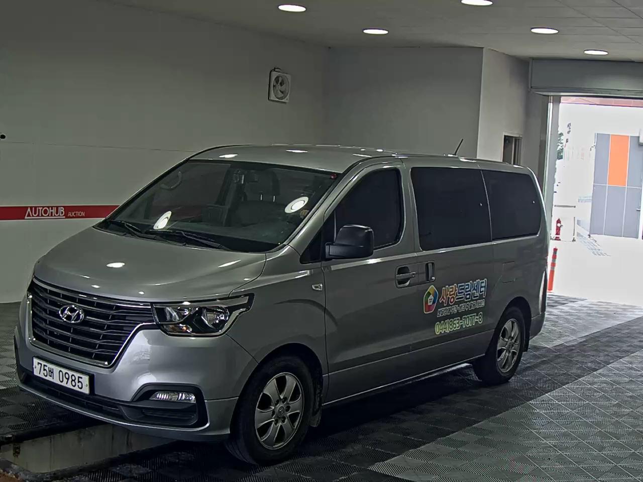 HYUNDAI GRAND STAREX