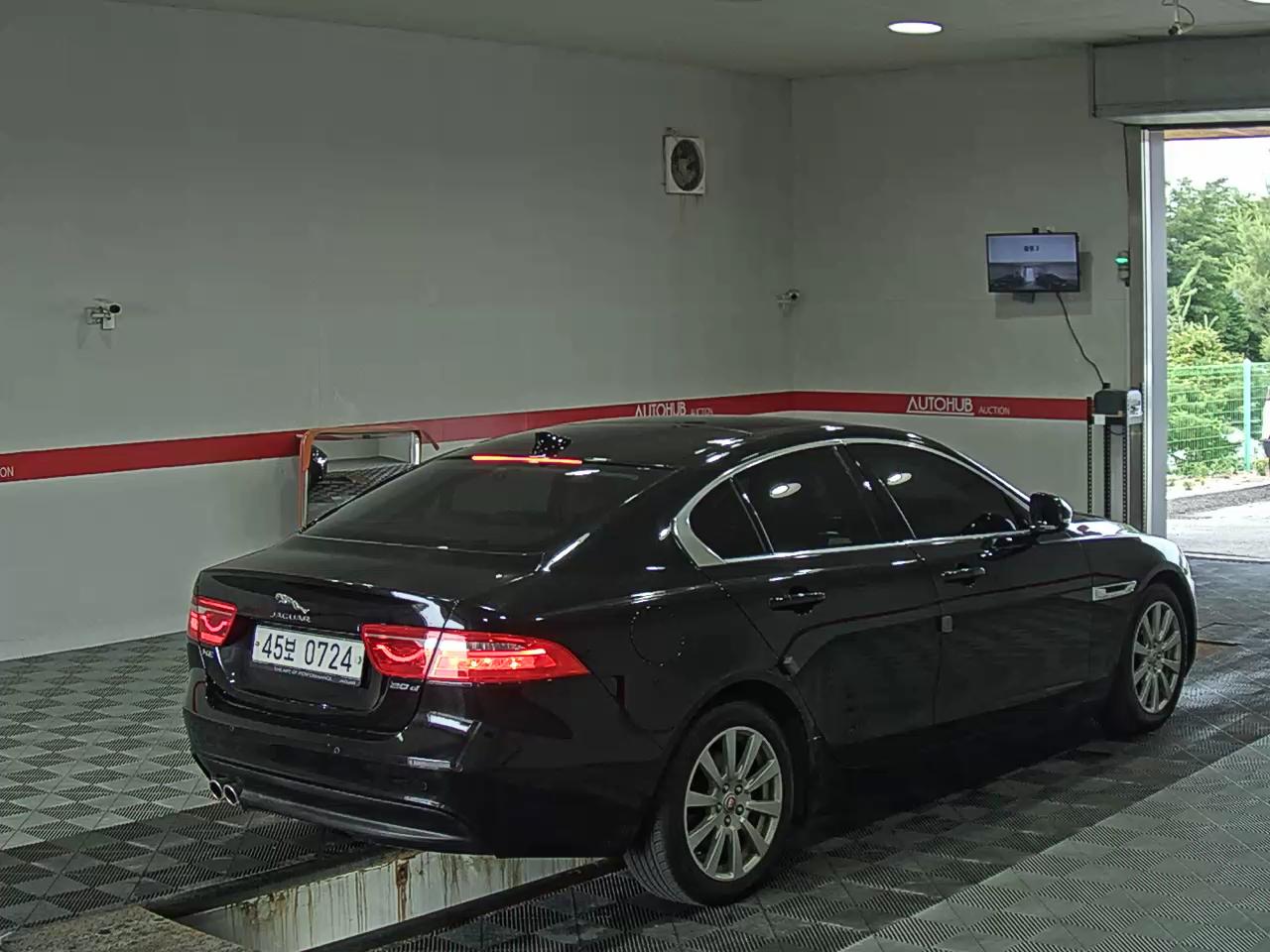 2016 - jaguar xe