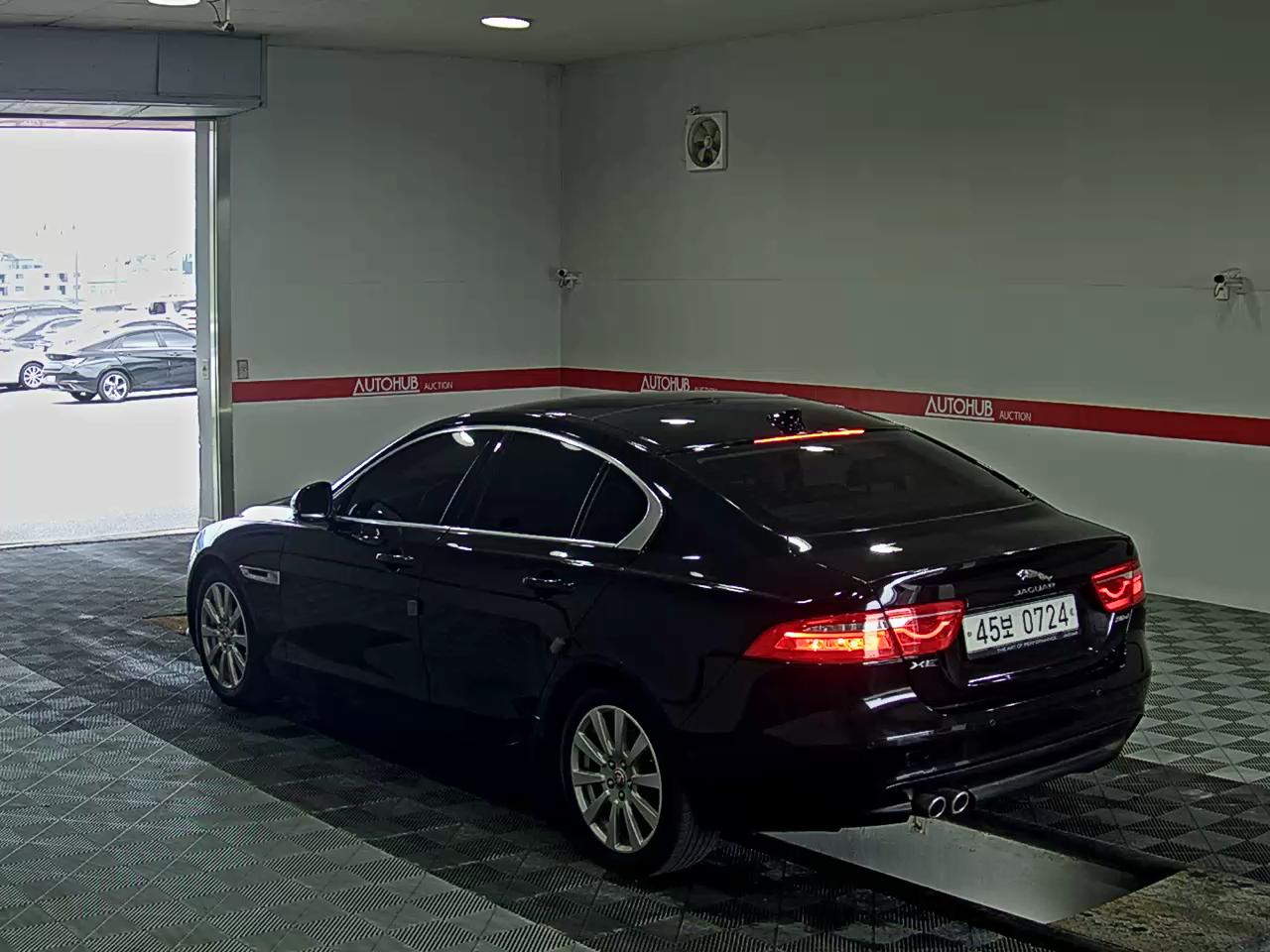 2016 - jaguar xe