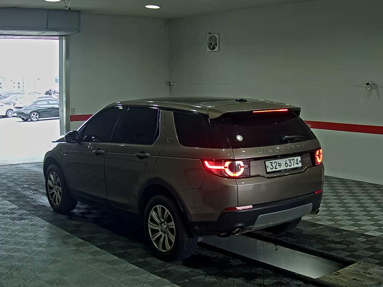 2016 - land rover discovery