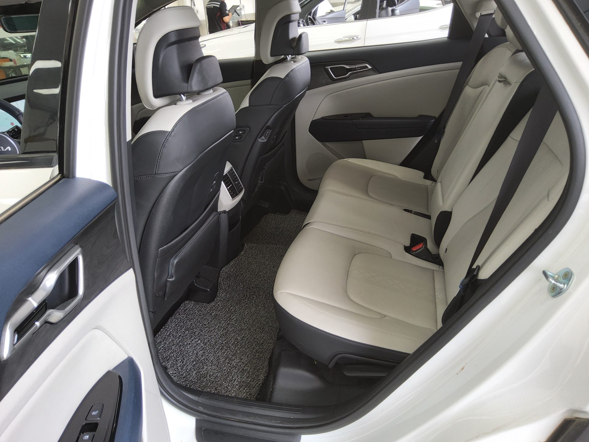 2022 - kia sportage