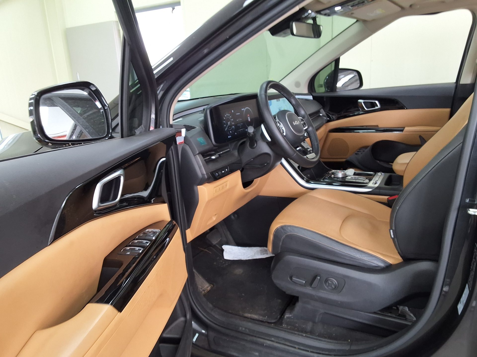 2023 - kia carnival