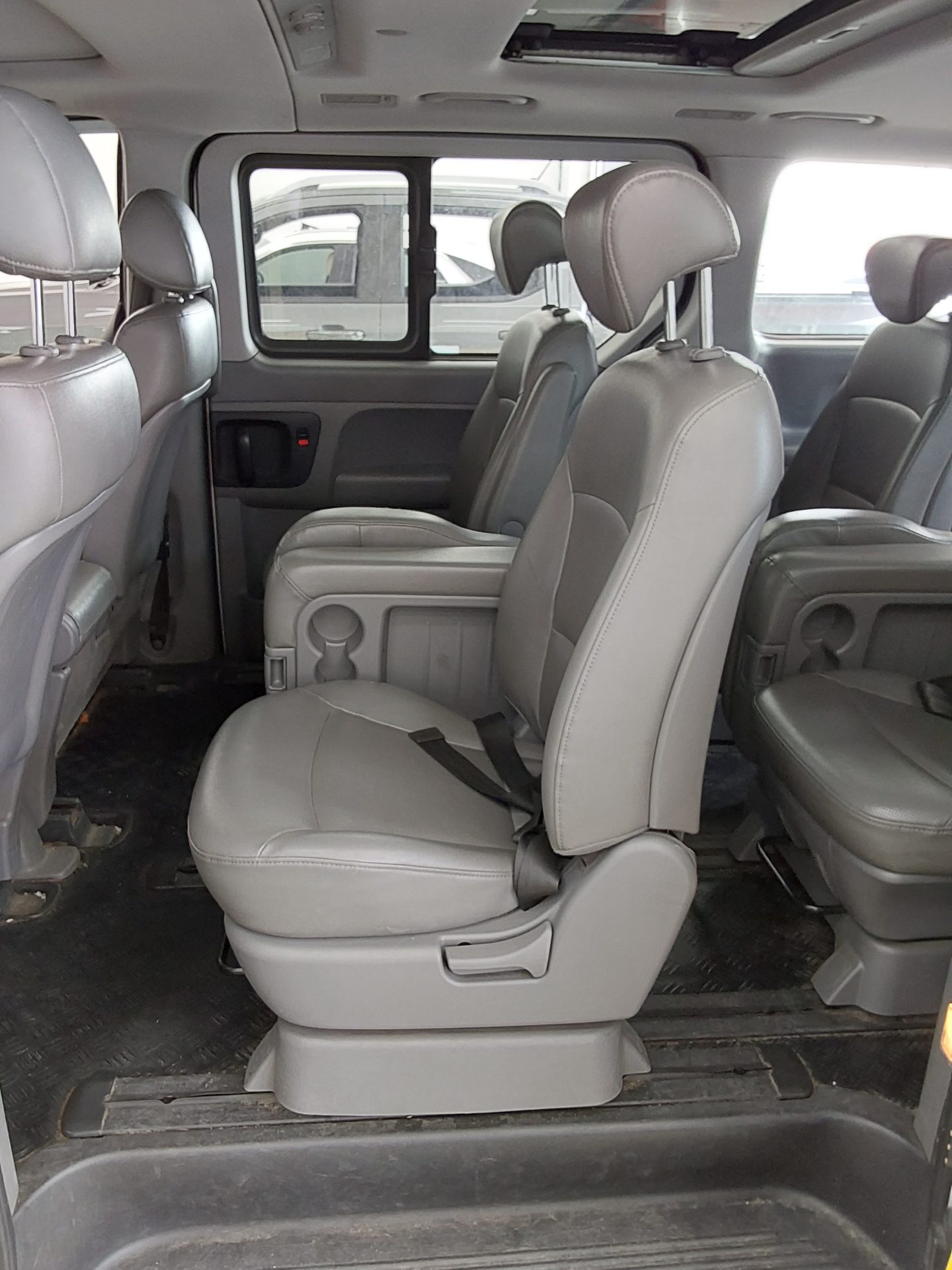 2014 - hyundai grand starex