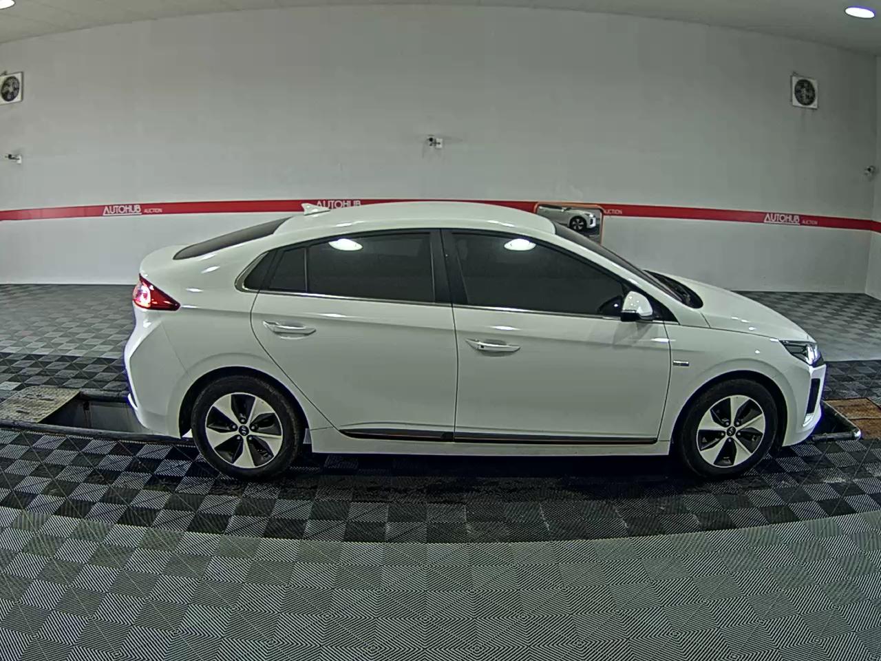 2019 - hyundai ioniq