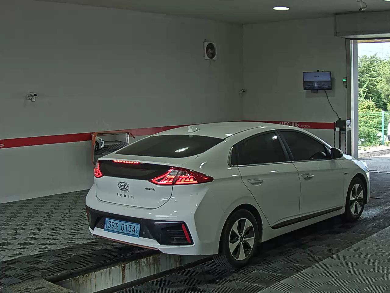 2019 - hyundai ioniq