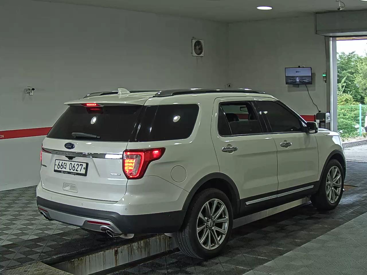 2016 - ford explorer