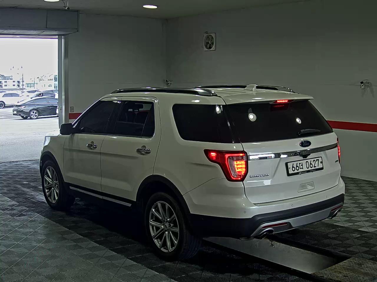 2016 - ford explorer