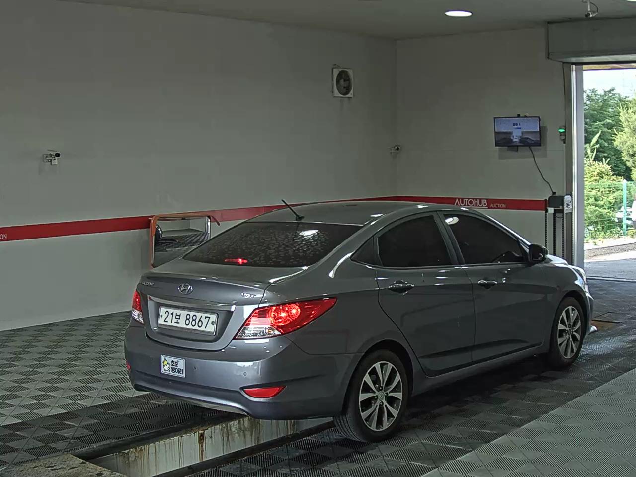 2014 - hyundai accent