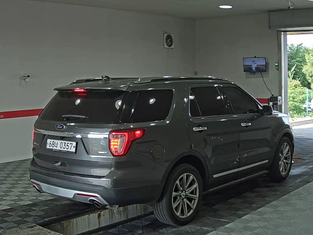 2016 - ford explorer