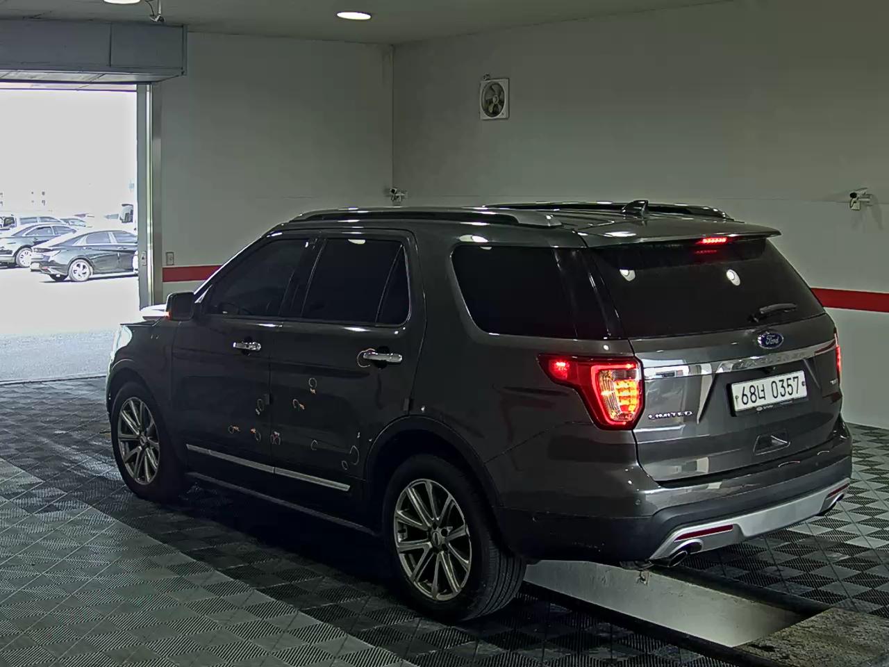 2016 - ford explorer