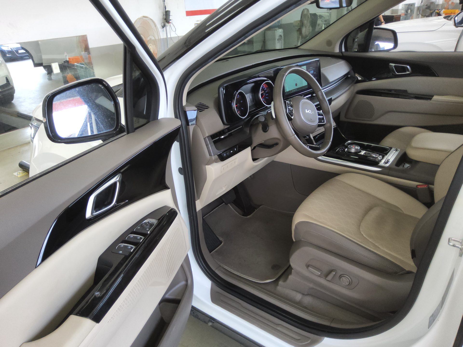 2023 - kia carnival