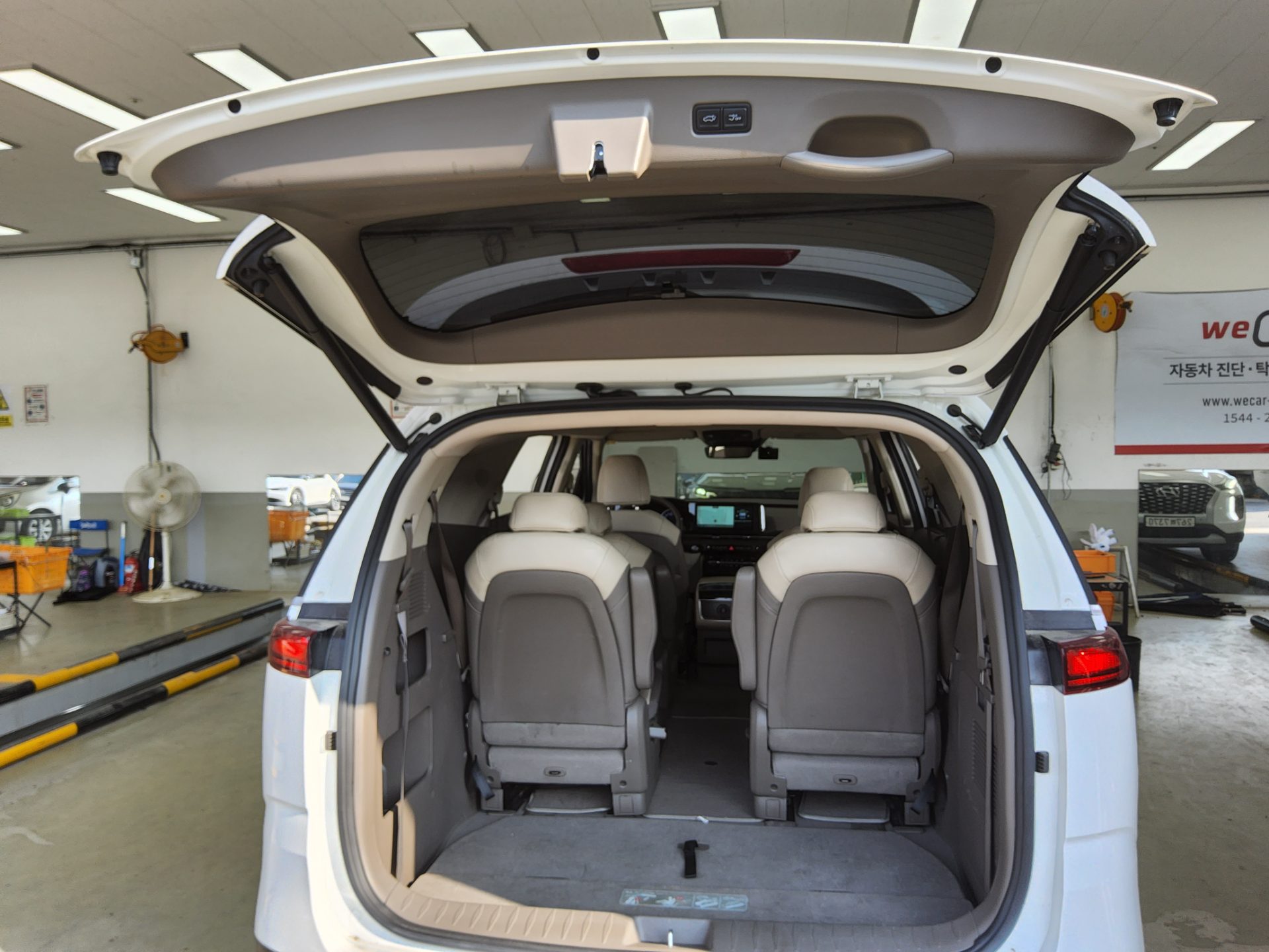 2023 - kia carnival