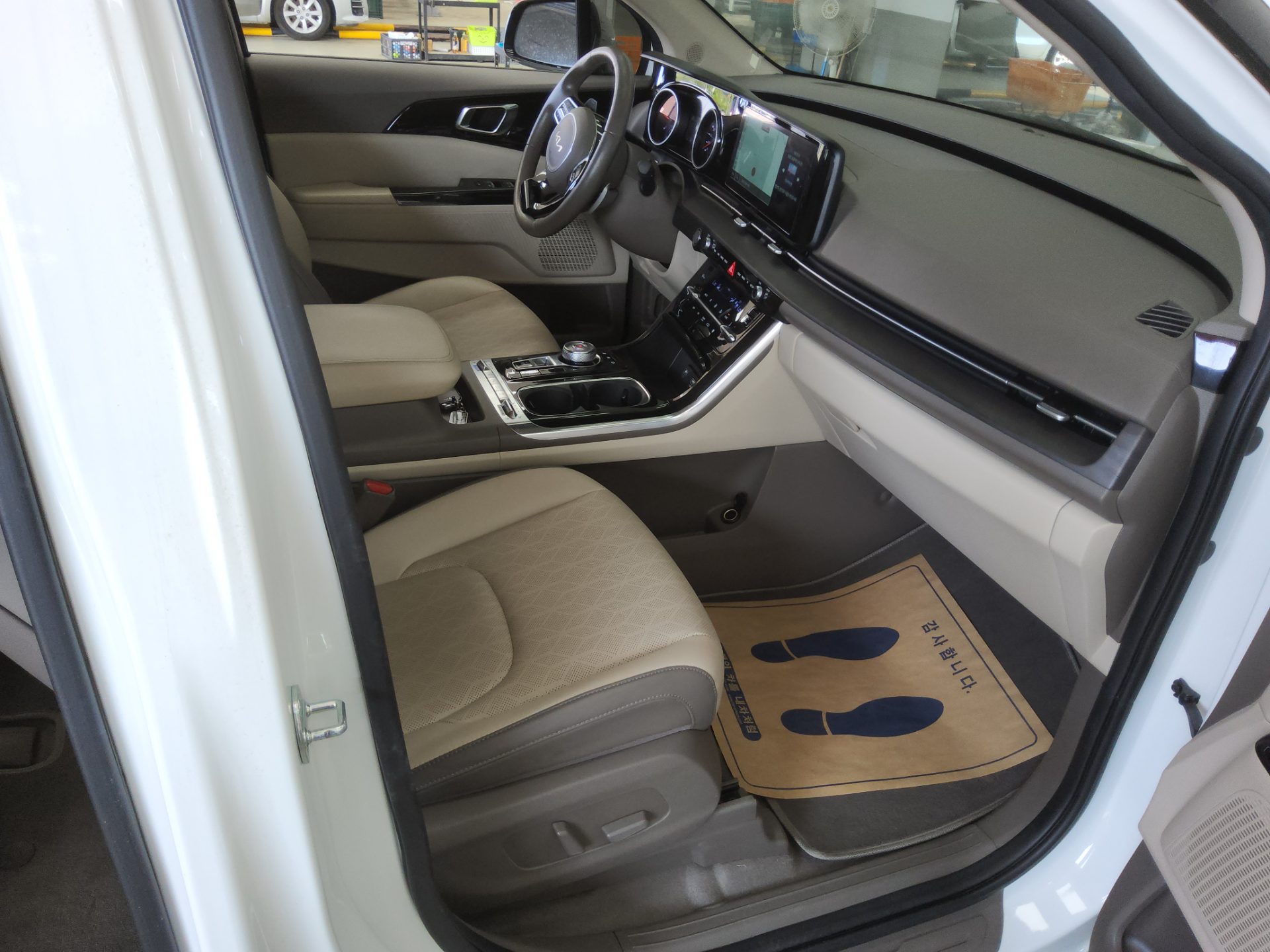 2023 - kia carnival
