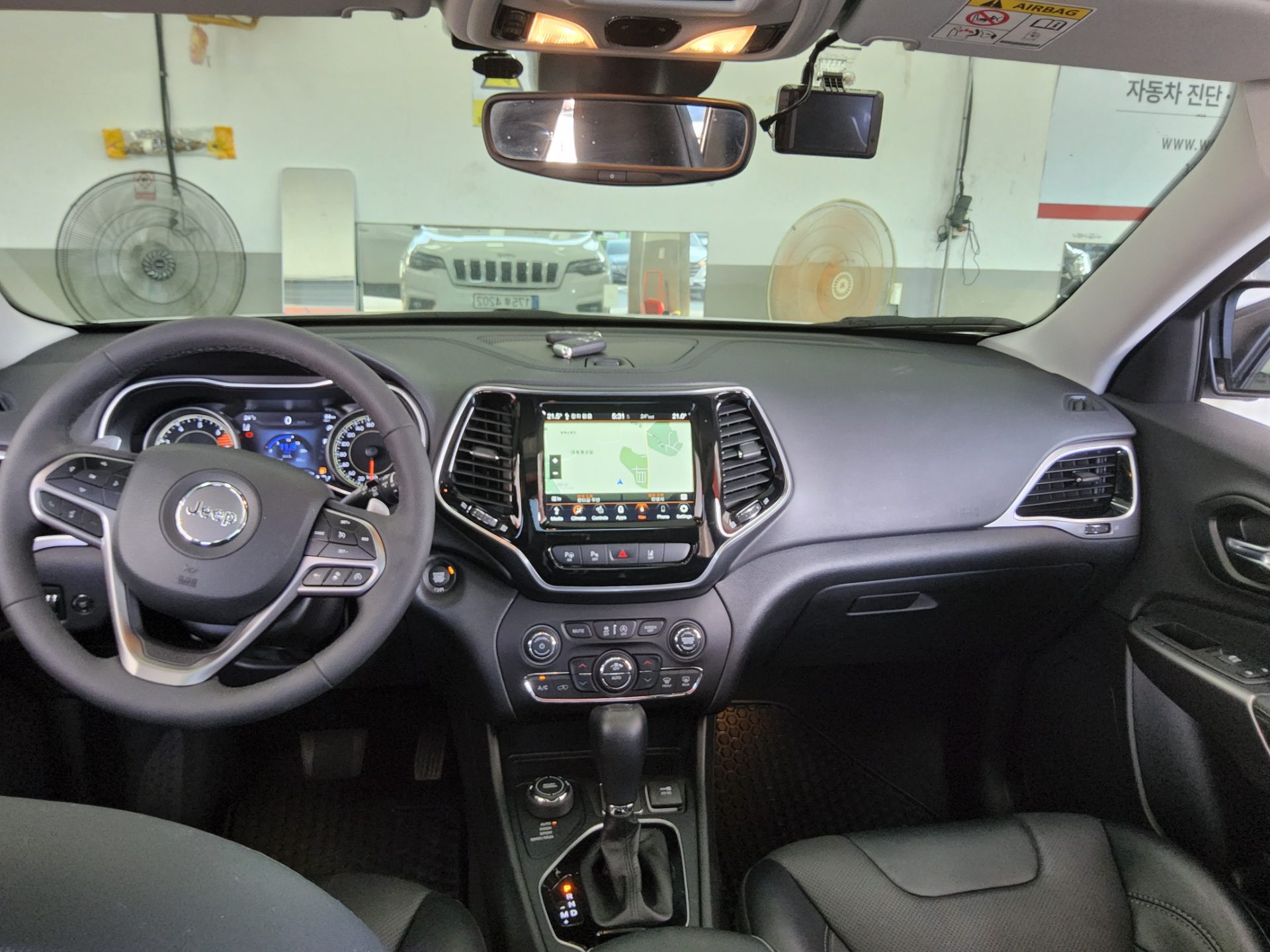 2022 - jeep cherokee