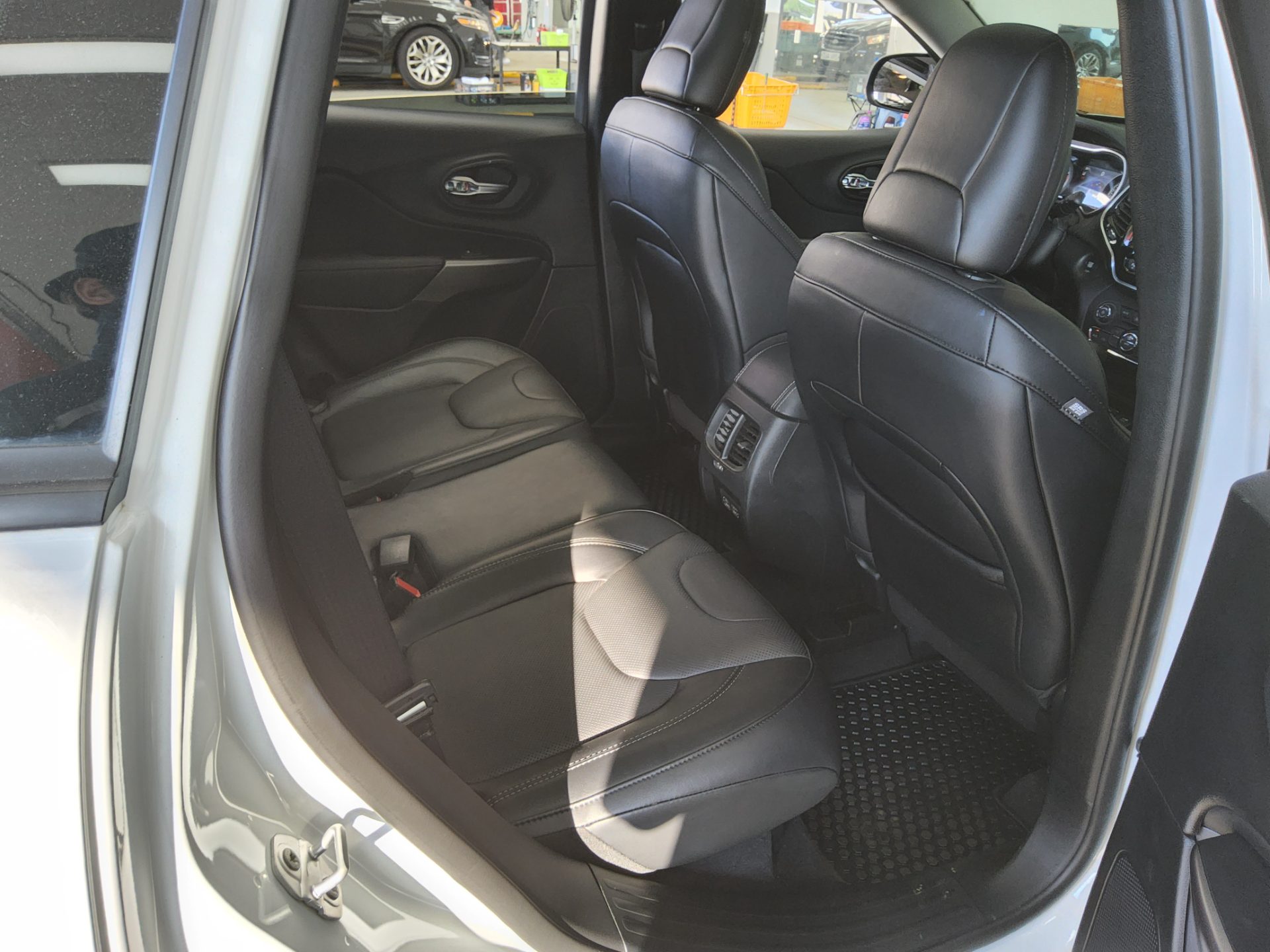 2022 - jeep cherokee