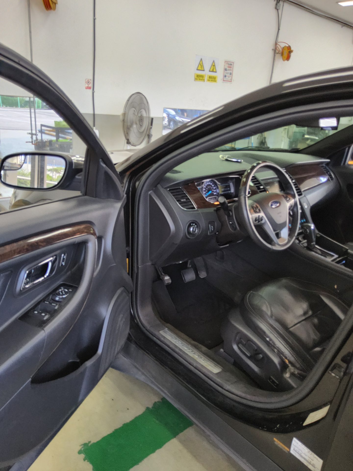 2015 - ford taurus