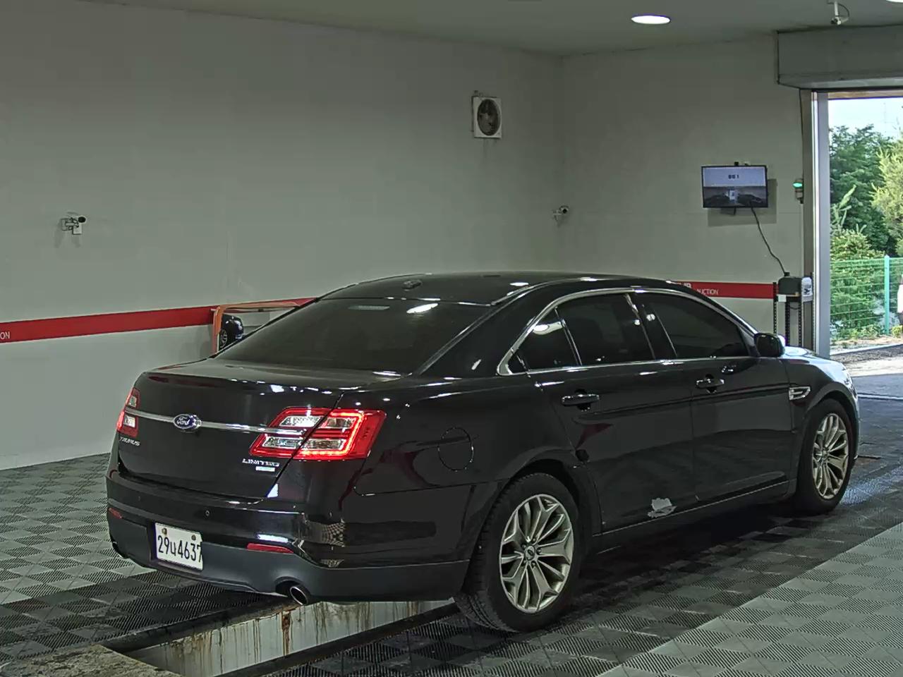 2015 - ford taurus