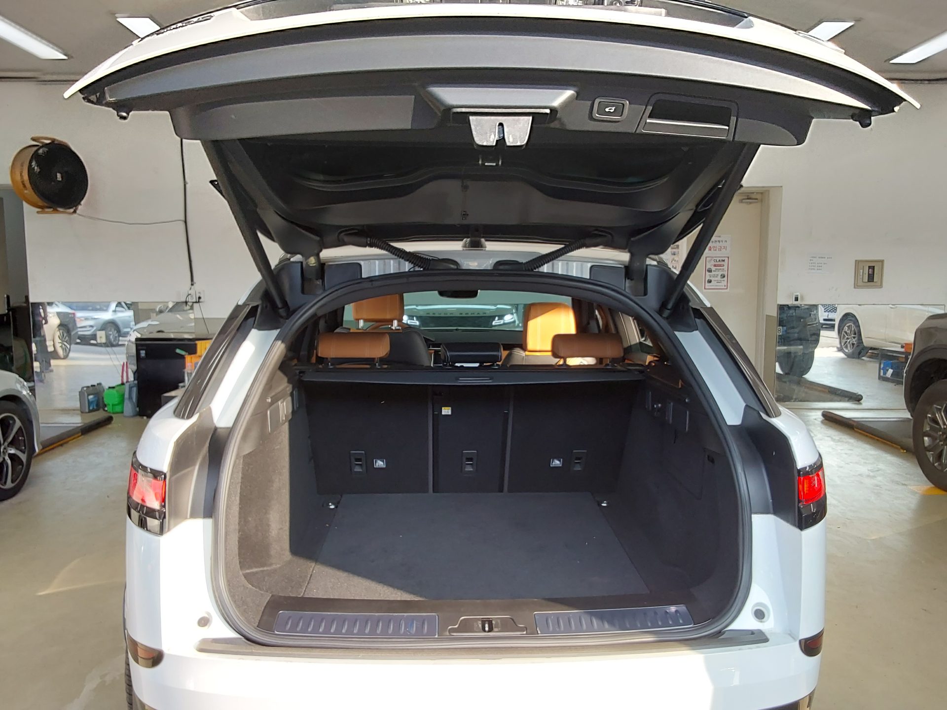 2020 - land rover range rover