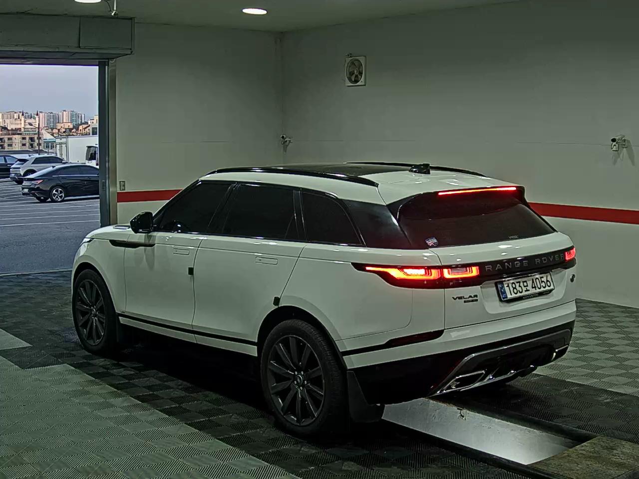 2020 - land rover range rover